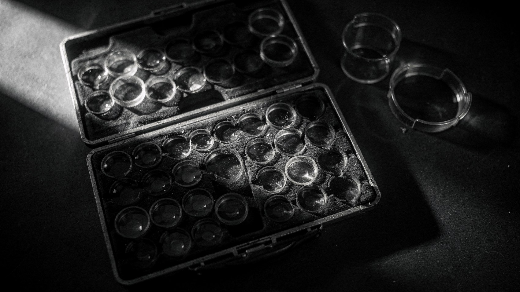 A trial lens case of graduated optical lenses